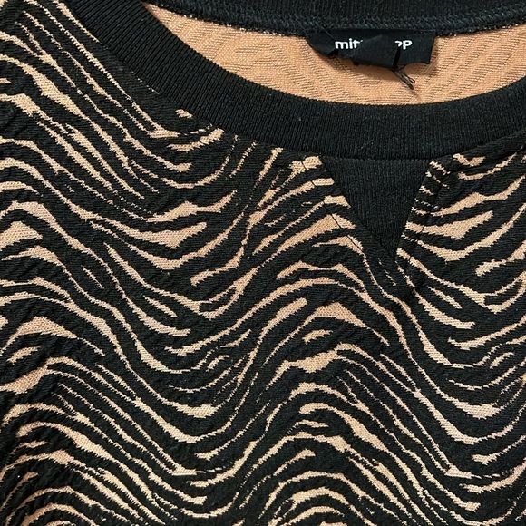 Short sleeve animal print top - Picture 2 of 2